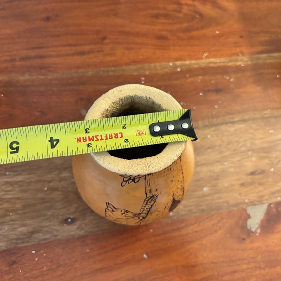 HAND CARVED SIGNED CAT SCRATCHING A TREE DESIGN GOURD ON STAND - Picture 8 of 9